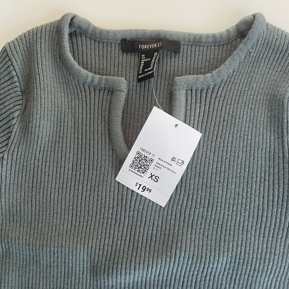 Forever 21 Cropped Notch Collar Knit Sweater - Picture 3 of 3